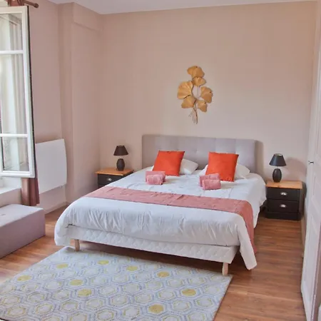 T3 ,100m2, Centre Ville, Classé 3 étoiles *