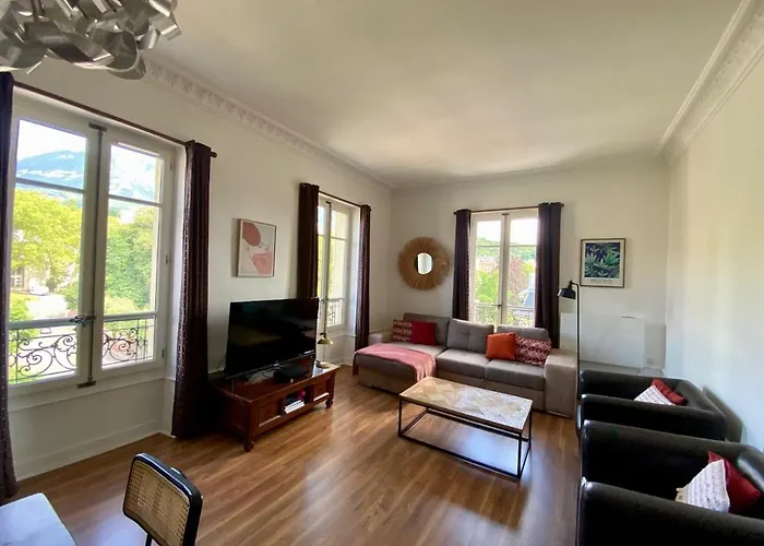 Apartment T3 ,100m2, Centre Ville, Classe 3 Etoiles Aix-les-Bains