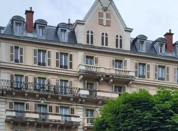 T3 ,100m2, Centre Ville, Classe 3 Etoiles *