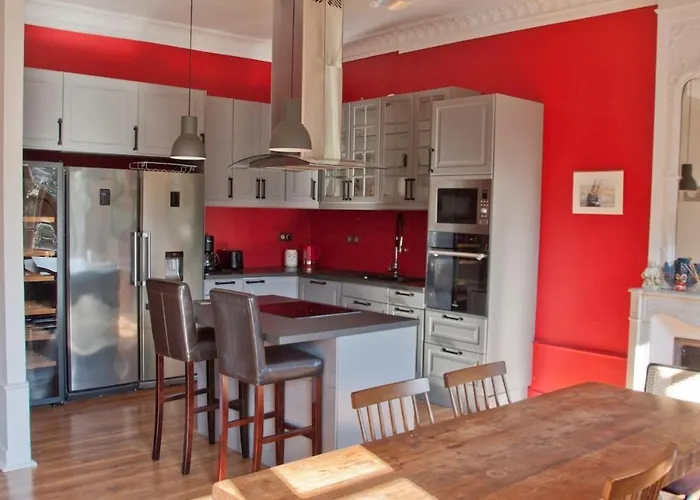 Apartment T3 ,100m2, Centre Ville, Classe 3 Etoiles *